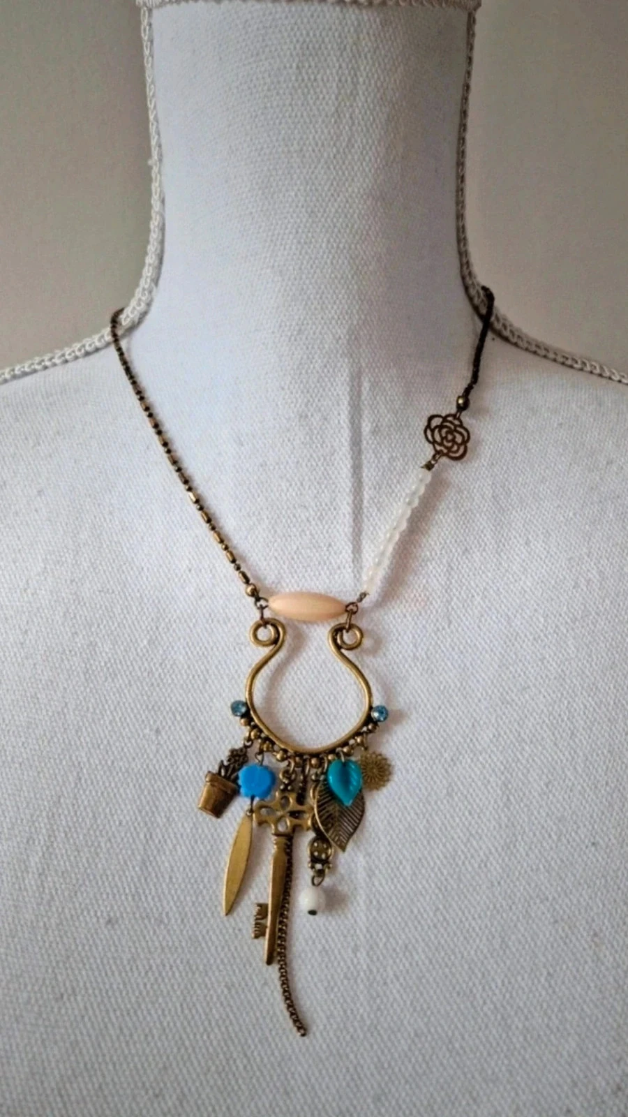 Collier.